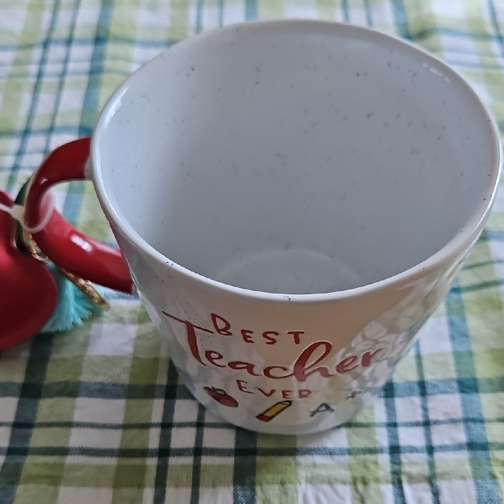 Best Teacher Ever Mug with Apple Keychain - Picture 4 of 7